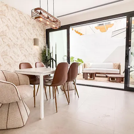 House With Private Rooftop Pool, Cinema, Gym Rems