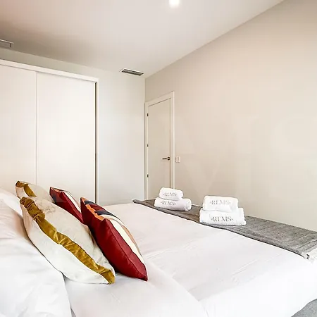 House With Private Rooftop Pool, Cinema, Gym Rems Villa *