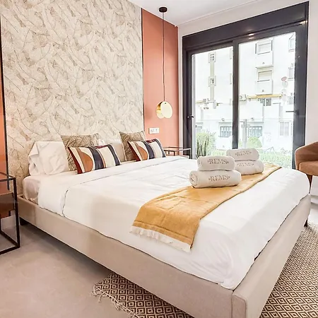 Villa House With Private Rooftop Pool, Cinema, Gym Rems *