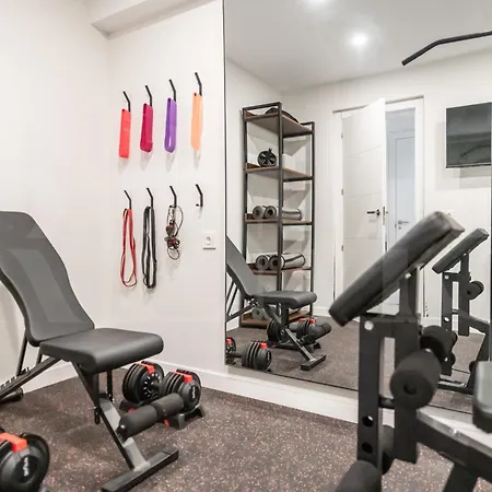 Villa House With Private Rooftop Pool, Cinema, Gym Rems