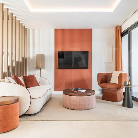 Villa House With Private Rooftop Pool, Cinema, Gym Rems