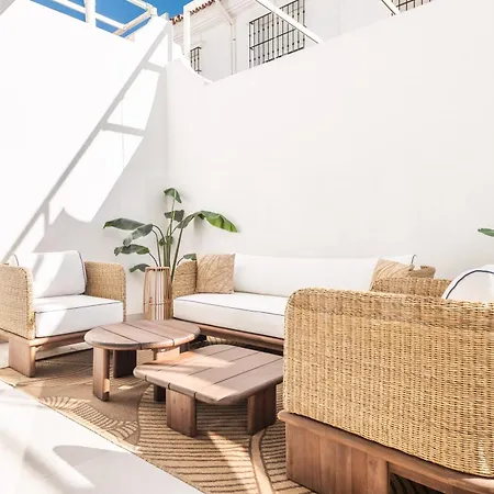 Villa House With Private Rooftop Pool, Cinema, Gym Rems