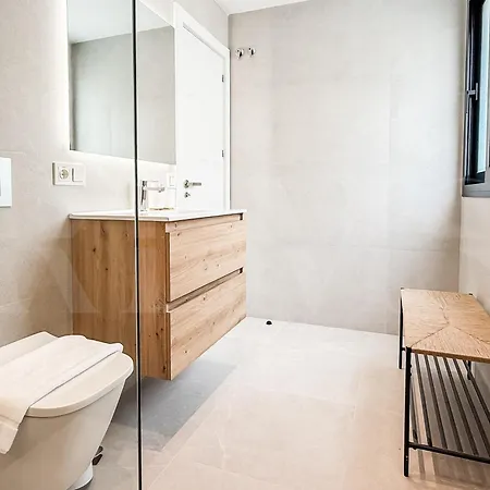 Willa House With Private Rooftop Pool, Cinema, Gym Rems