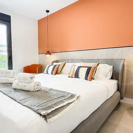 House With Private Rooftop Pool, Cinema, Gym Rems Willa