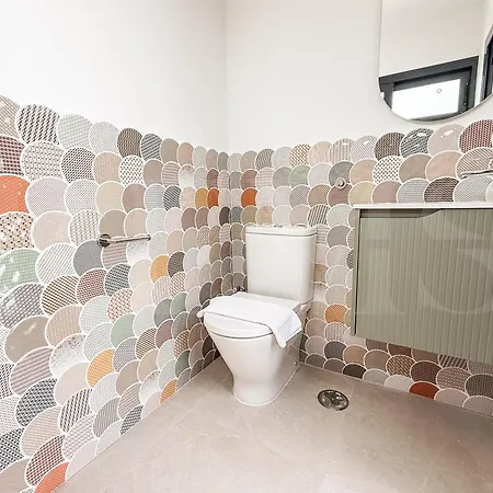 House With Private Rooftop Pool, Cinema, Gym Rems Willa