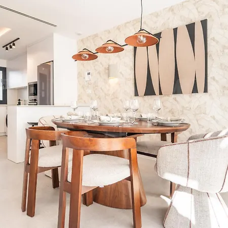 House With Private Rooftop Pool, Cinema, Gym Rems