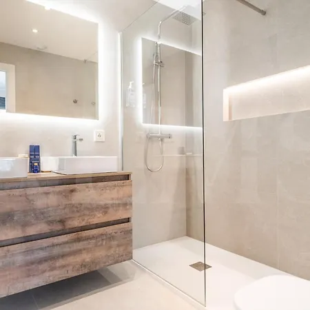 Willa House With Private Rooftop Pool, Cinema, Gym Rems