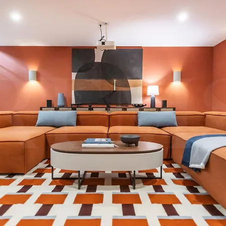 House With Private Rooftop Pool, Cinema, Gym Rems *