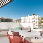 House With Private Rooftop Pool, Cinema, Gym Rems 托雷莫利诺斯
