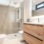 House With Private Rooftop Pool, Cinema, Gym Rems 别墅