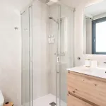 House With Private Rooftop Pool, Cinema, Gym Rems