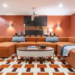 House With Private Rooftop Pool, Cinema, Gym Rems *