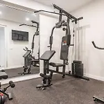 House With Private Rooftop Pool, Cinema, Gym Rems 别墅 *