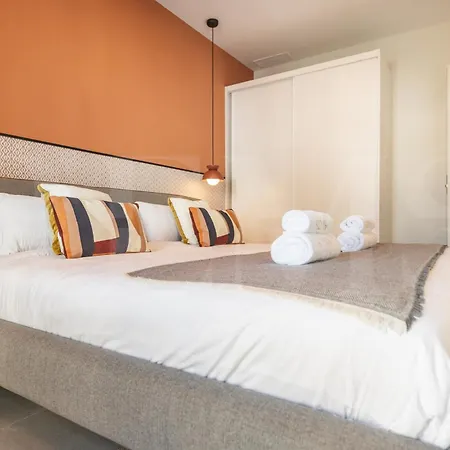 House With Private Rooftop Pool, Cinema, Gym Rems *