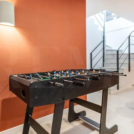 House With Private Rooftop Pool, Cinema, Gym Rems Willa