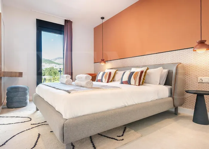 Villa House With Private Rooftop Pool, Cinema, Gym Rems