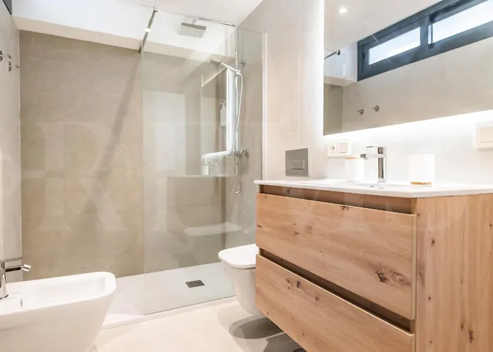 House With Private Rooftop Pool, Cinema, Gym Rems Villa