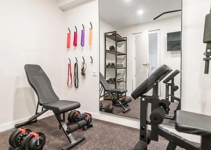 Villa House With Private Rooftop Pool, Cinema, Gym Rems