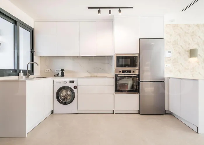 House With Private Rooftop Pool, Cinema, Gym Rems Villa