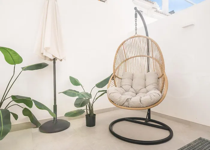 Villa House With Private Rooftop Pool, Cinema, Gym Rems