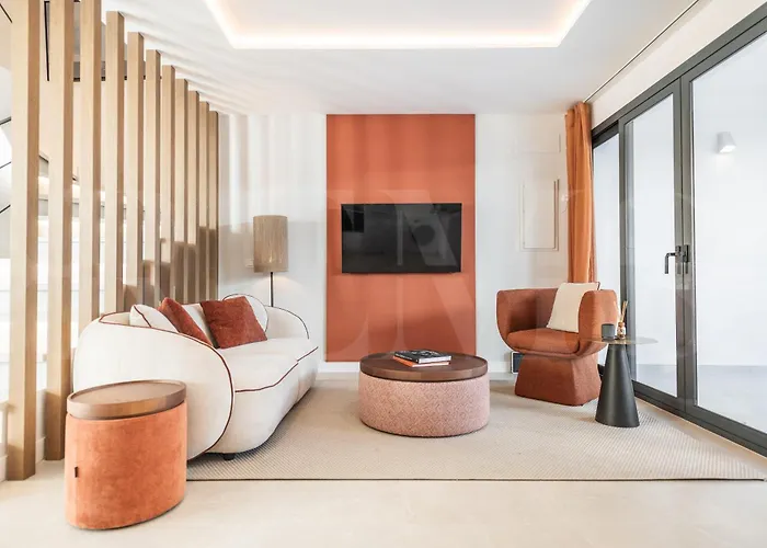 Villa House With Private Rooftop Pool, Cinema, Gym Rems