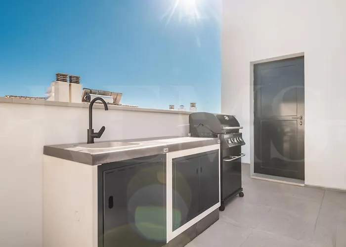 House With Private Rooftop Pool, Cinema, Gym Rems Villa *