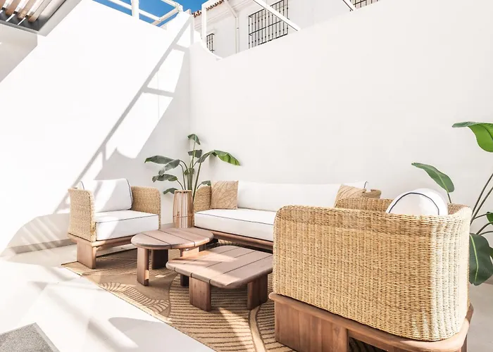 Villa House With Private Rooftop Pool, Cinema, Gym Rems