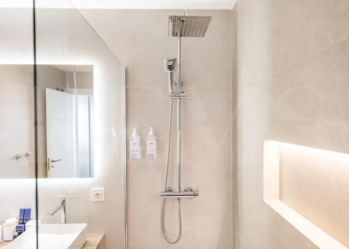 House With Private Rooftop Pool, Cinema, Gym Rems Villa