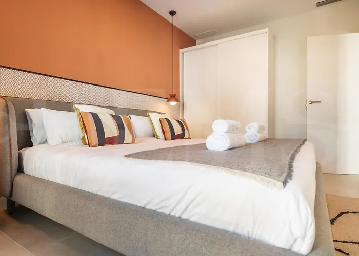 House With Private Rooftop Pool, Cinema, Gym Rems *