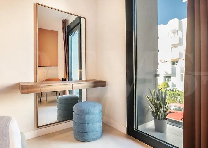 House With Private Rooftop Pool, Cinema, Gym Rems Villa