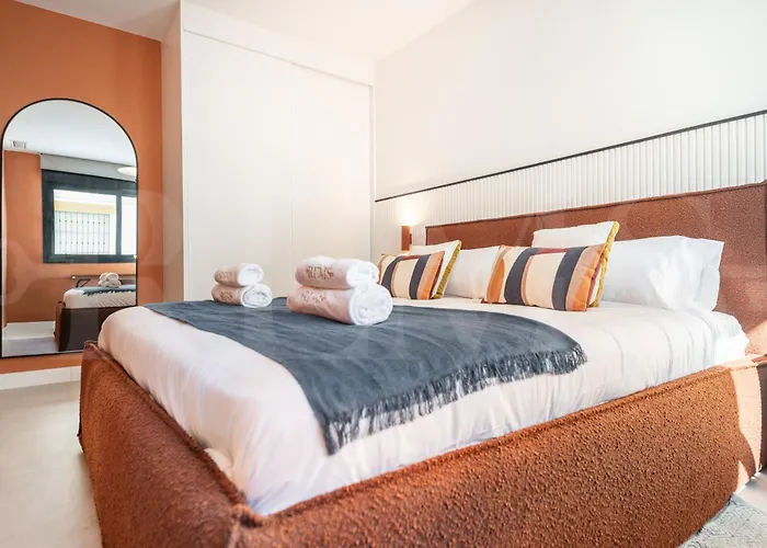 Villa House With Private Rooftop Pool, Cinema, Gym Rems