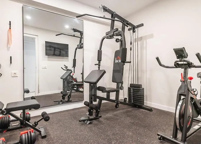 House With Private Rooftop Pool, Cinema, Gym Rems Villa *