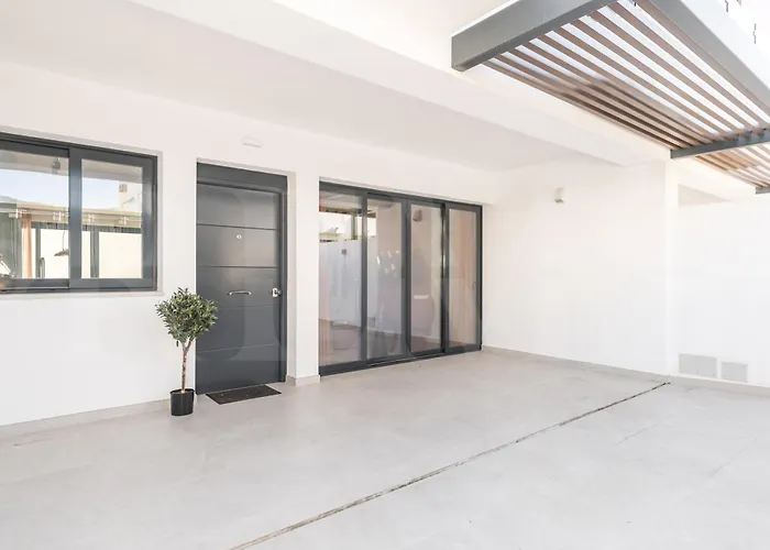 House With Private Rooftop Pool, Cinema, Gym Rems Villa