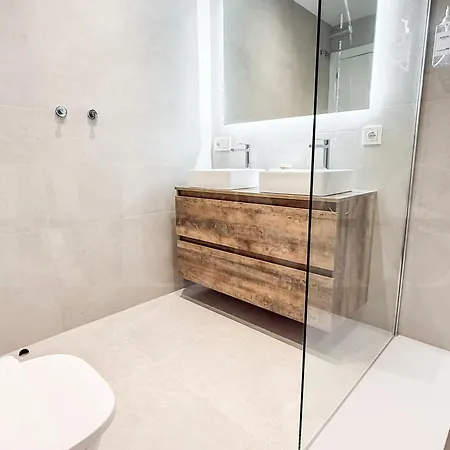 House With Private Rooftop Pool, Cinema, Gym Rems וילה