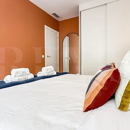 House With Private Rooftop Pool, Cinema, Gym Rems