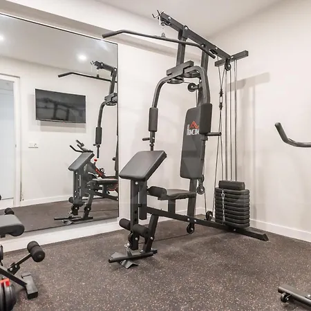 House With Private Rooftop Pool, Cinema, Gym Rems וילה *