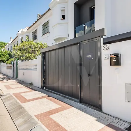 House With Private Rooftop Pool, Cinema, Gym Rems וילה *