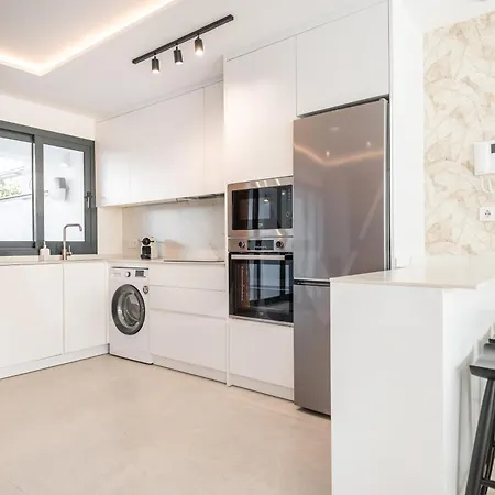 Villa House With Private Rooftop Pool, Cinema, Gym Rems