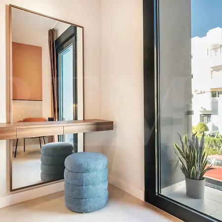 House With Private Rooftop Pool, Cinema, Gym Rems Villa